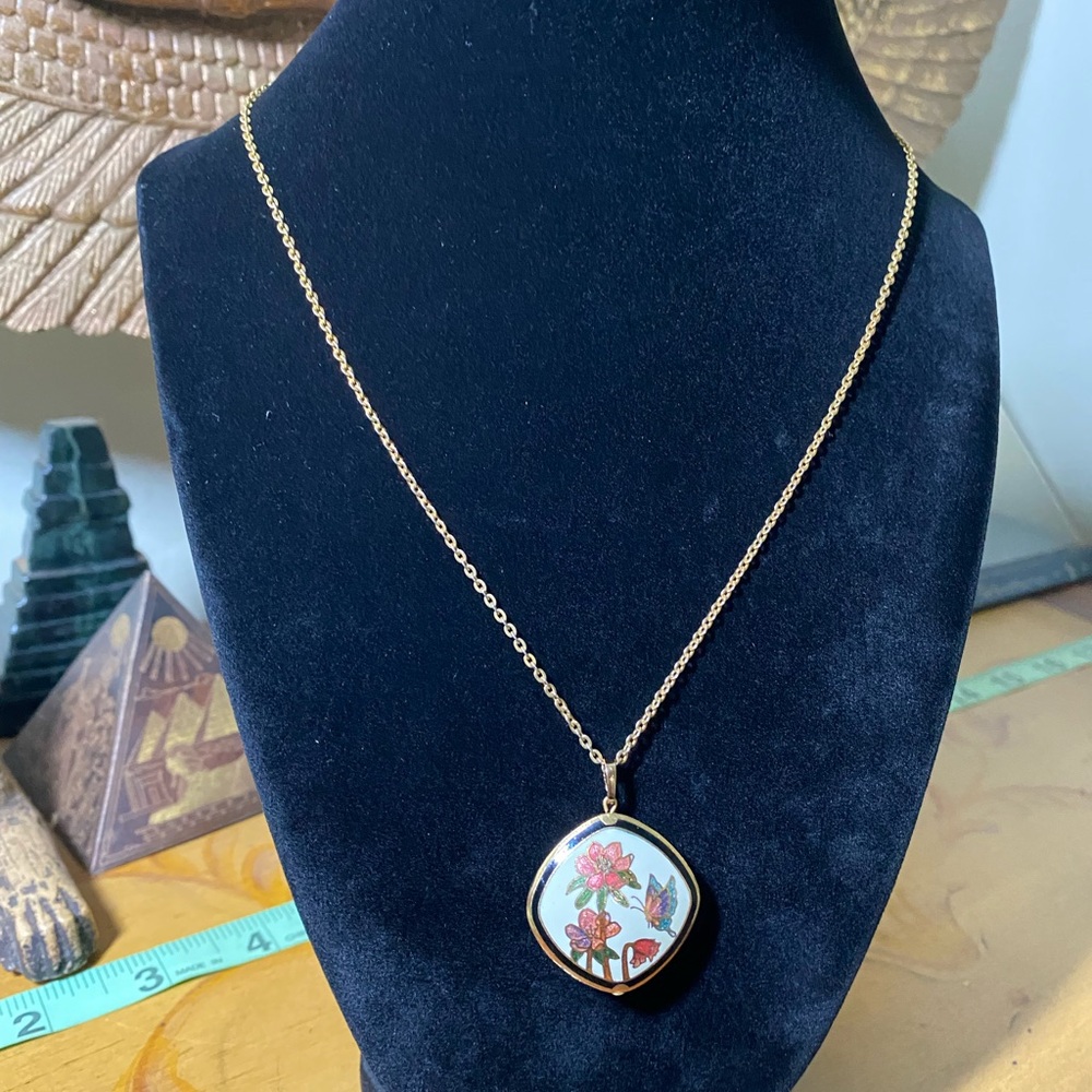 Vintage Floral Pendant Necklace - Picture 3 of 8